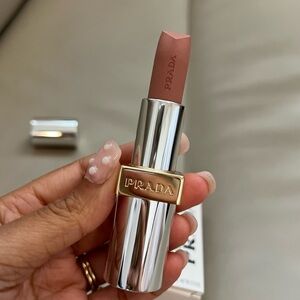 [NEW] Prada Beauty Monochrome HYPER Matte B11 Alabaster Light Nude Shade
